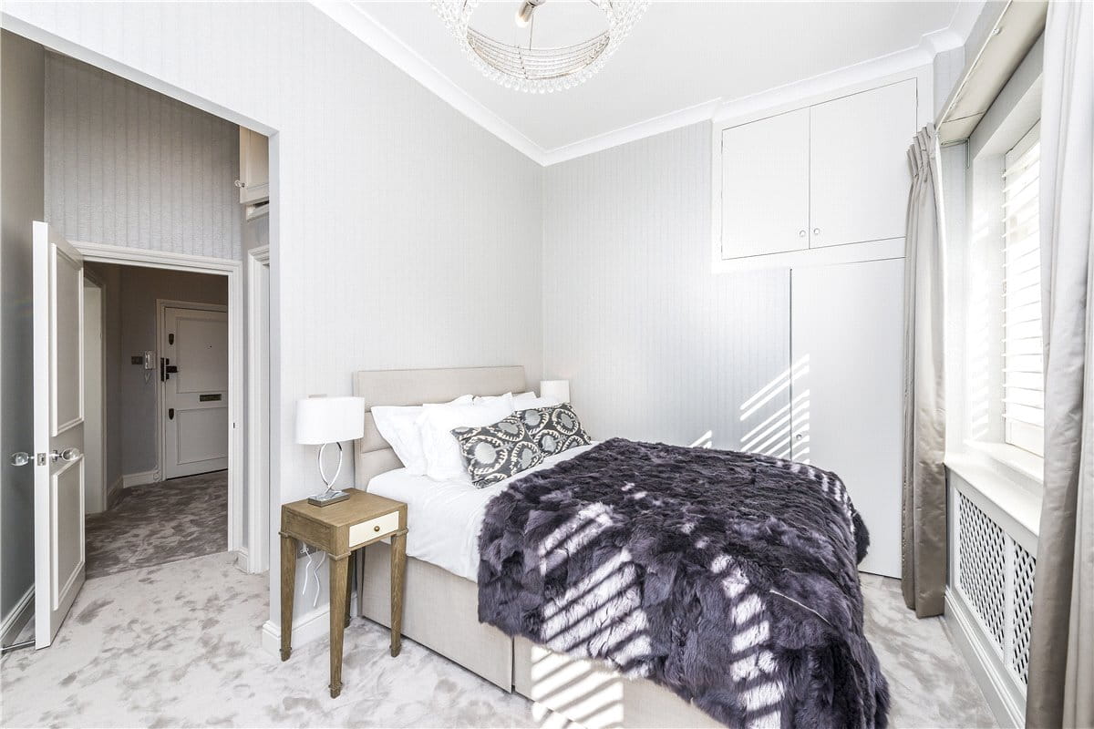 2 bedroom flat, Lennox Gardens, Knightsbridge SW1X
