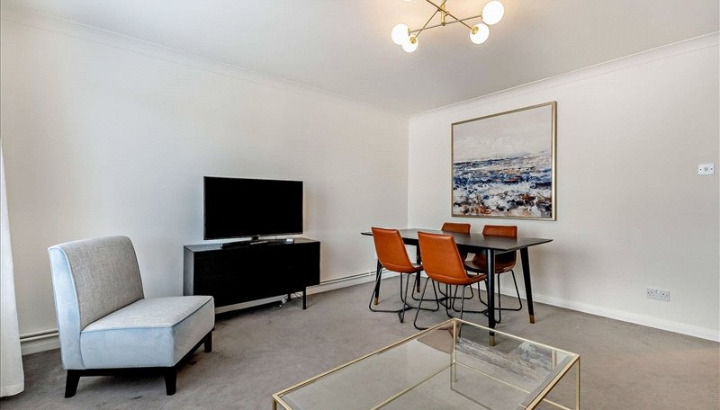 2 bedroom flat, Fulham Road, London SW3 - Available