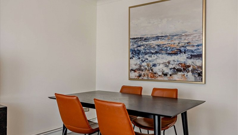 2 bedroom flat, Fulham Road, London SW3 - Available