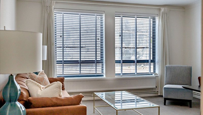 2 bedroom flat, Fulham Road, London SW3 - Available