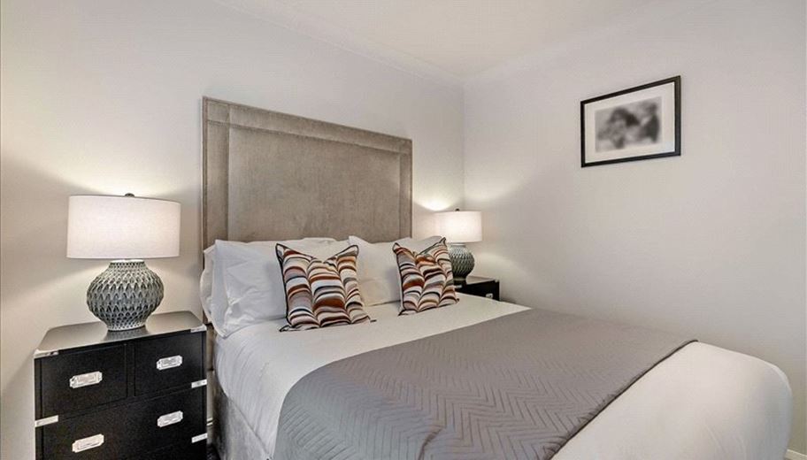 2 bedroom flat, Fulham Road, London SW3 - Available