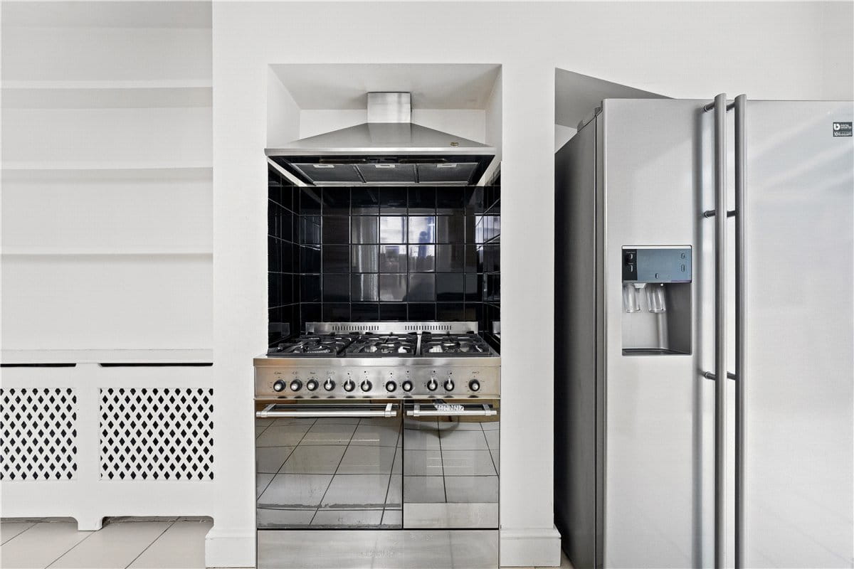 4 bedroom house, Donne Place, Chelsea SW3 - Available