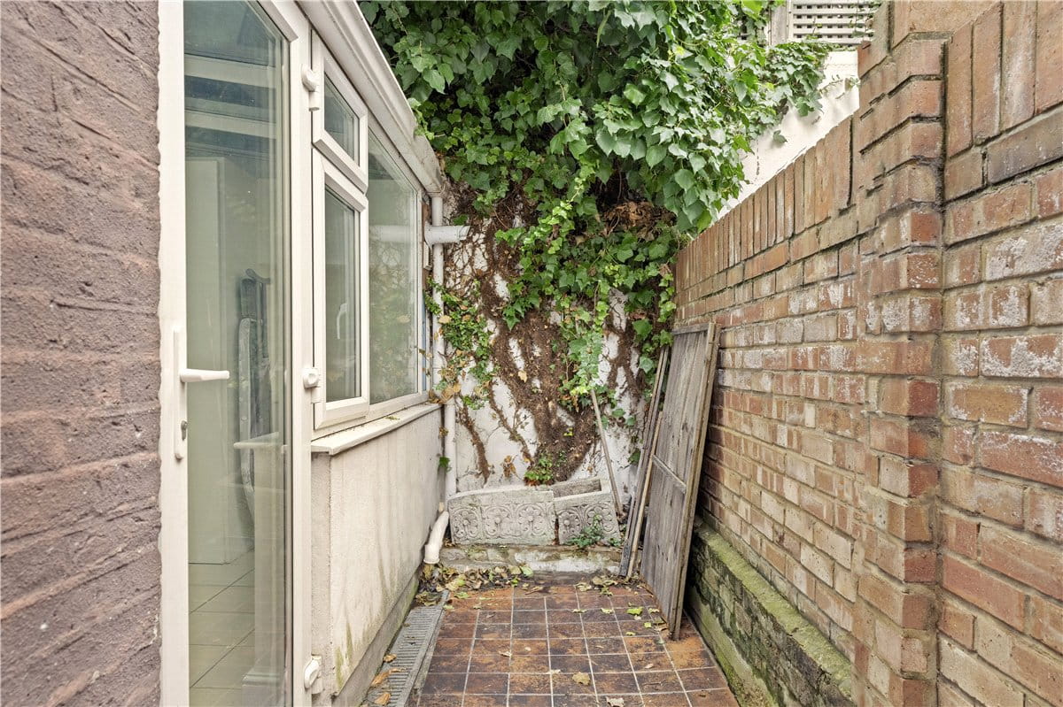 4 bedroom house, Donne Place, Chelsea SW3 - Available