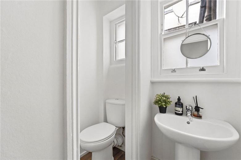 4 bedroom house, Donne Place, Chelsea SW3 - Available