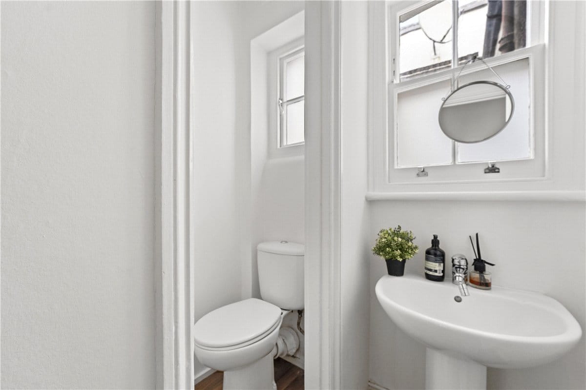 4 bedroom house, Donne Place, Chelsea SW3 - Available