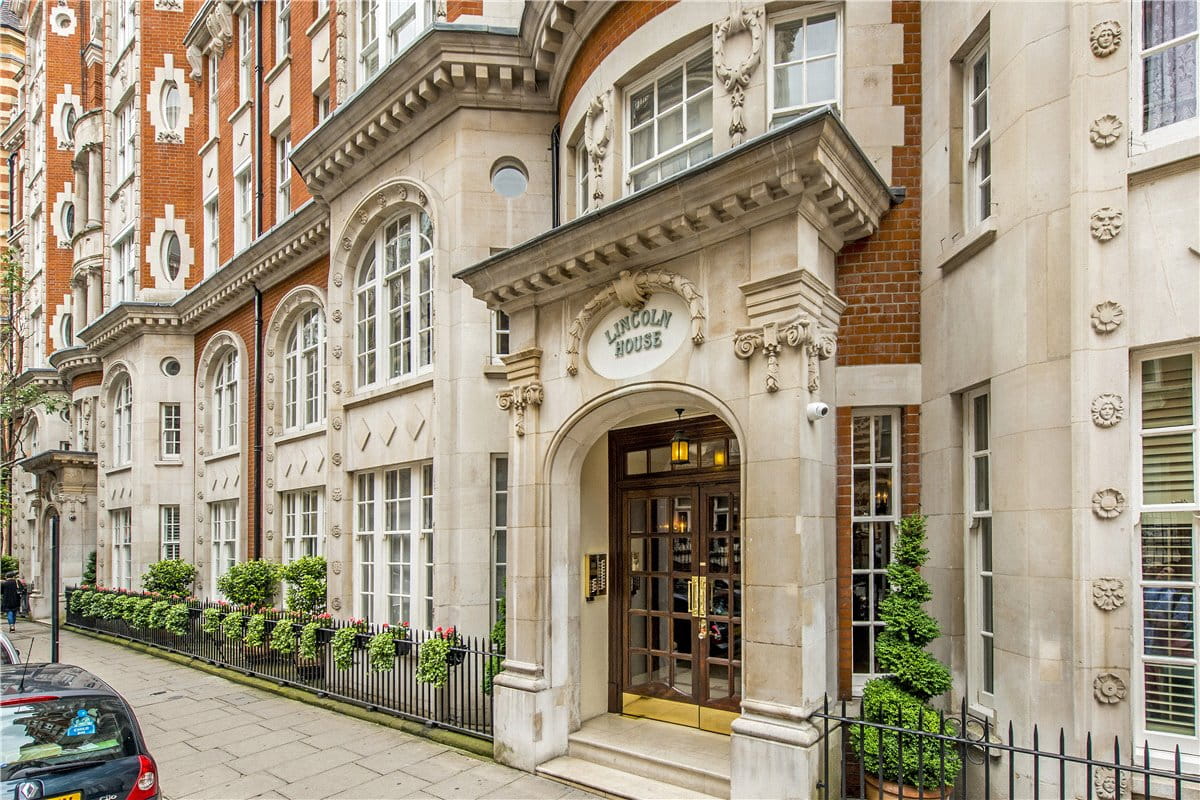 2 bedroom flat, Lincoln House, Basil Street SW3 - Available