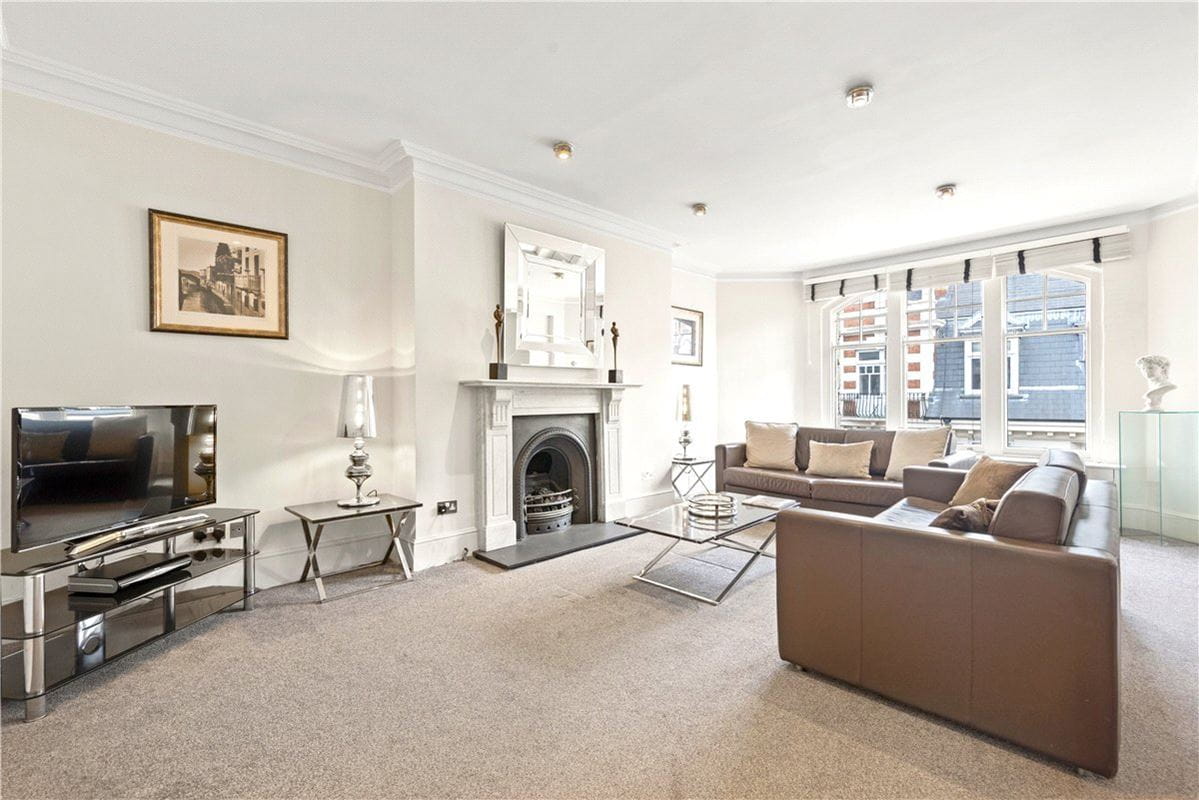 2 bedroom flat, Lincoln House, Basil Street SW3 - Available