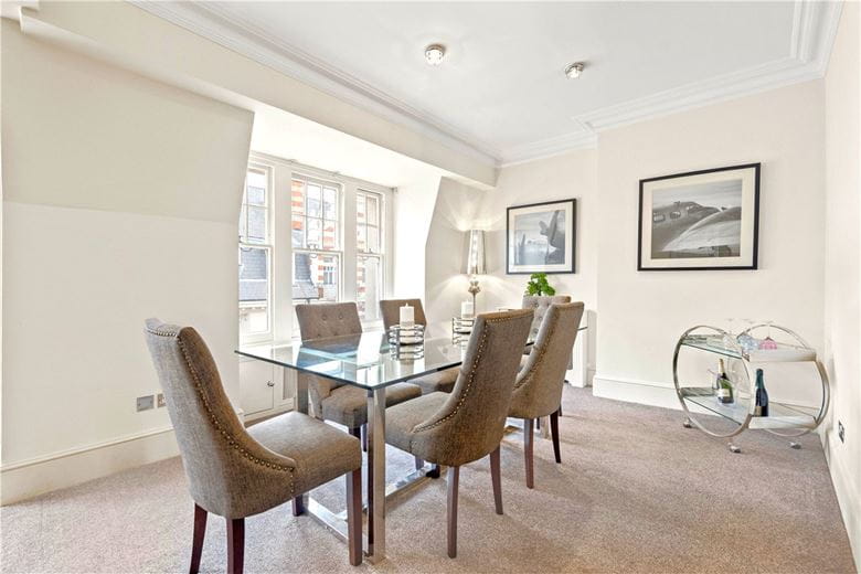 2 bedroom flat, Lincoln House, Basil Street SW3 - Available