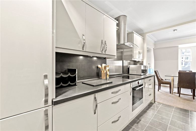 2 bedroom flat, Lincoln House, Basil Street SW3 - Available
