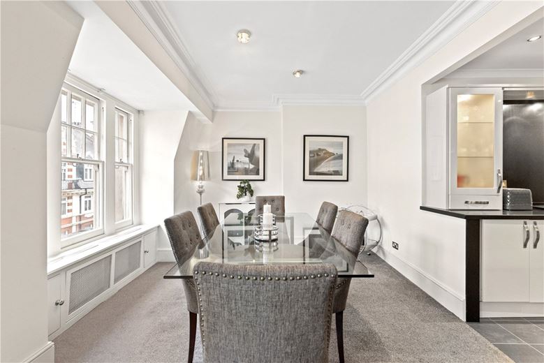 2 bedroom flat, Lincoln House, Basil Street SW3 - Available