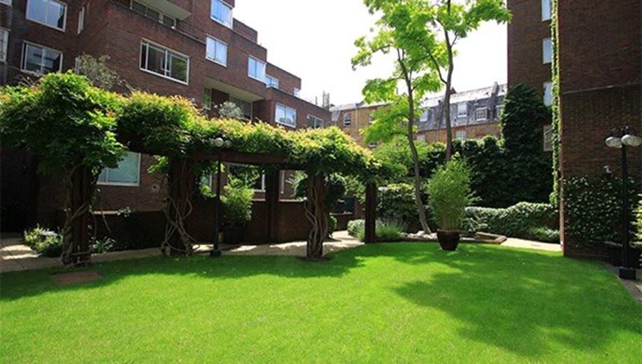 2 bedroom flat, Ebury Street, London SW1W - Available