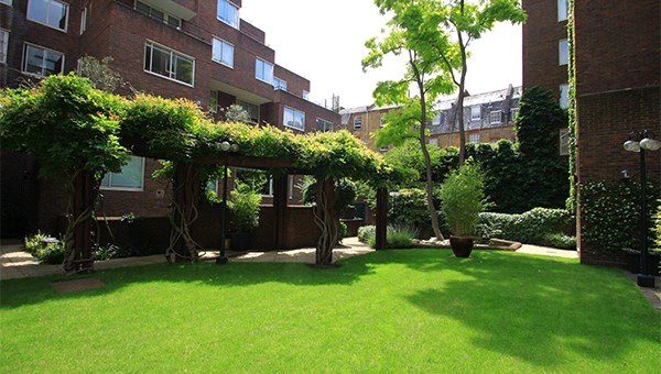 2 bedroom flat, Ebury Street, London SW1W - Available