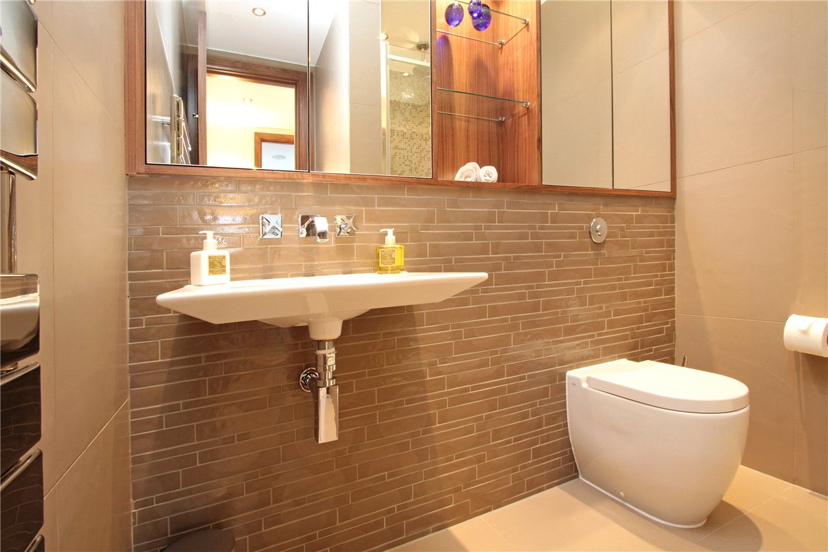 3 bedroom flat, Tarnbrook Court, 9 Holbein Place SW1W - Available