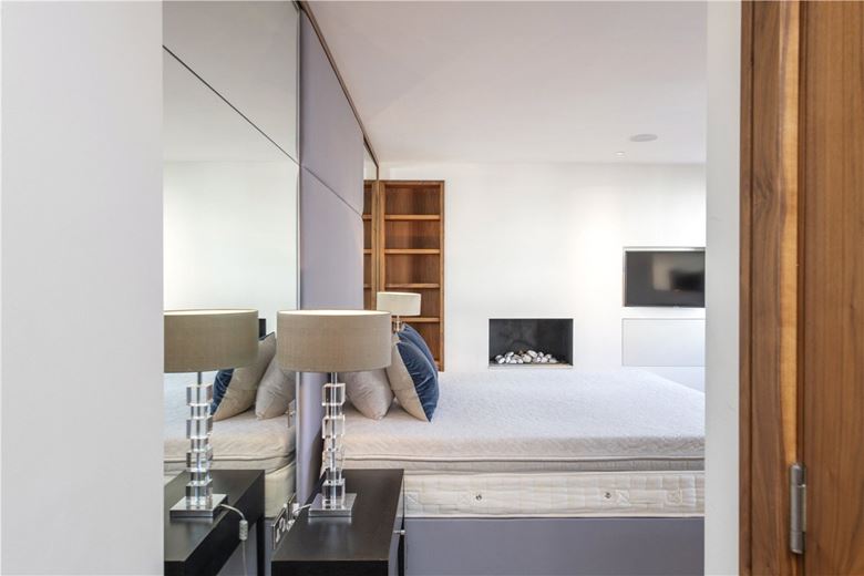 3 bedroom house, Wilton Row, Knightsbridge SW1X - Available