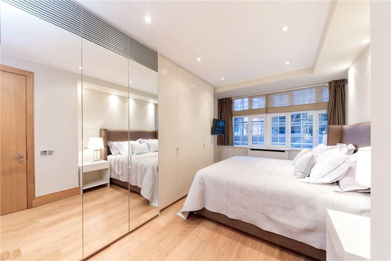3 bedroom flat, Brompton Road, London SW3