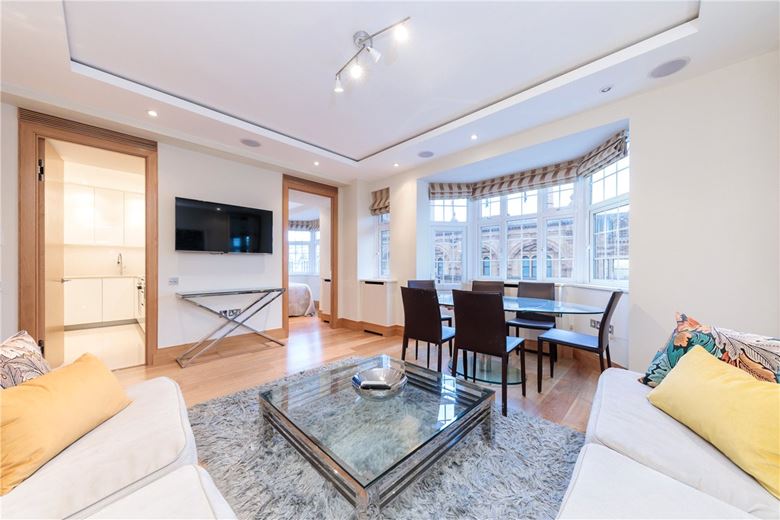3 bedroom flat, Brompton Road, Knightsbridge SW3 - Available