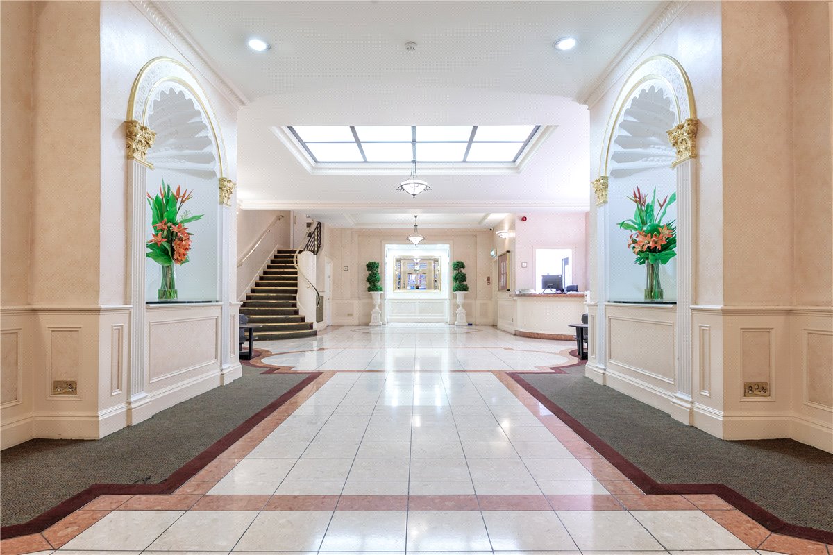 3 bedroom flat, Brompton Road, Knightsbridge SW3 - Available