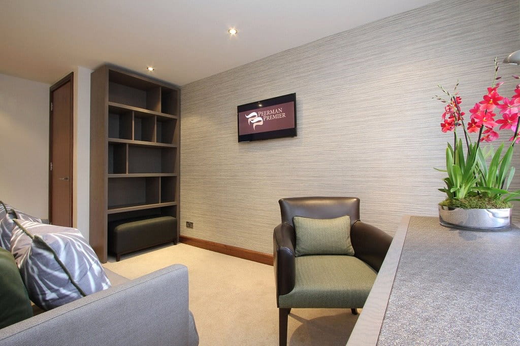 3 bedroom flat, Ennismore Gardens, London SW7 - Available