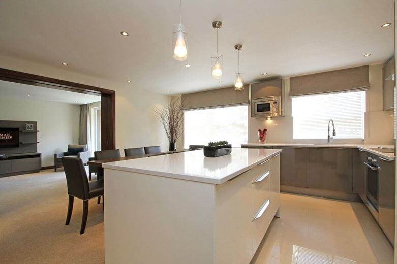 3 bedroom flat, Ennismore Gardens, London SW7 - Available