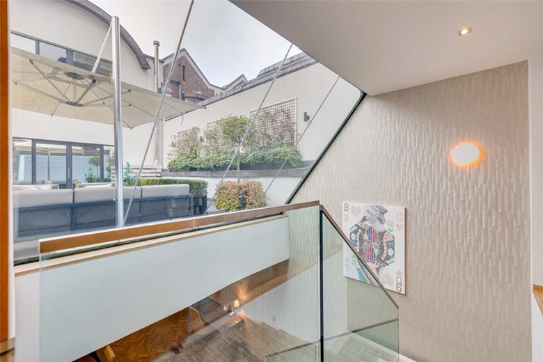 4 bedroom house, Cheval Place, Knightsbridge SW7 - Available
