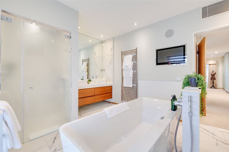 4 bedroom house, Cheval Place, Knightsbridge SW7 - Available