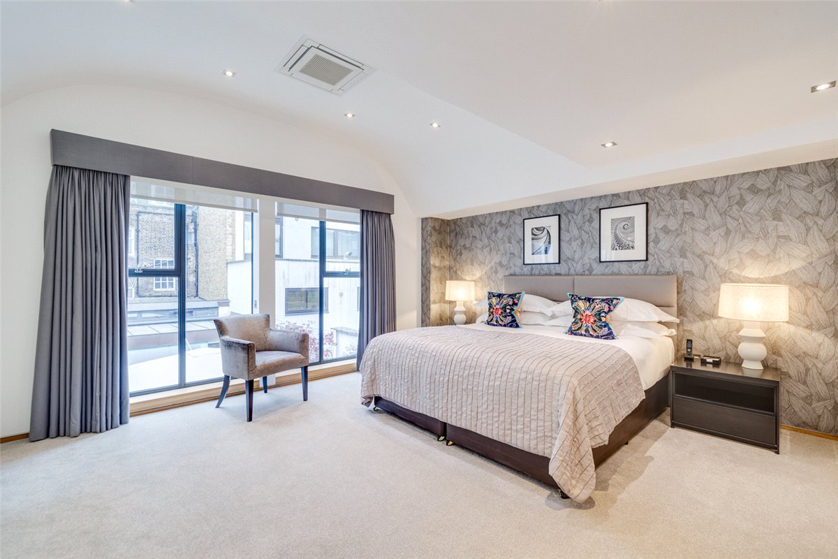 4 bedroom house, Cheval Place, Knightsbridge SW7 - Available