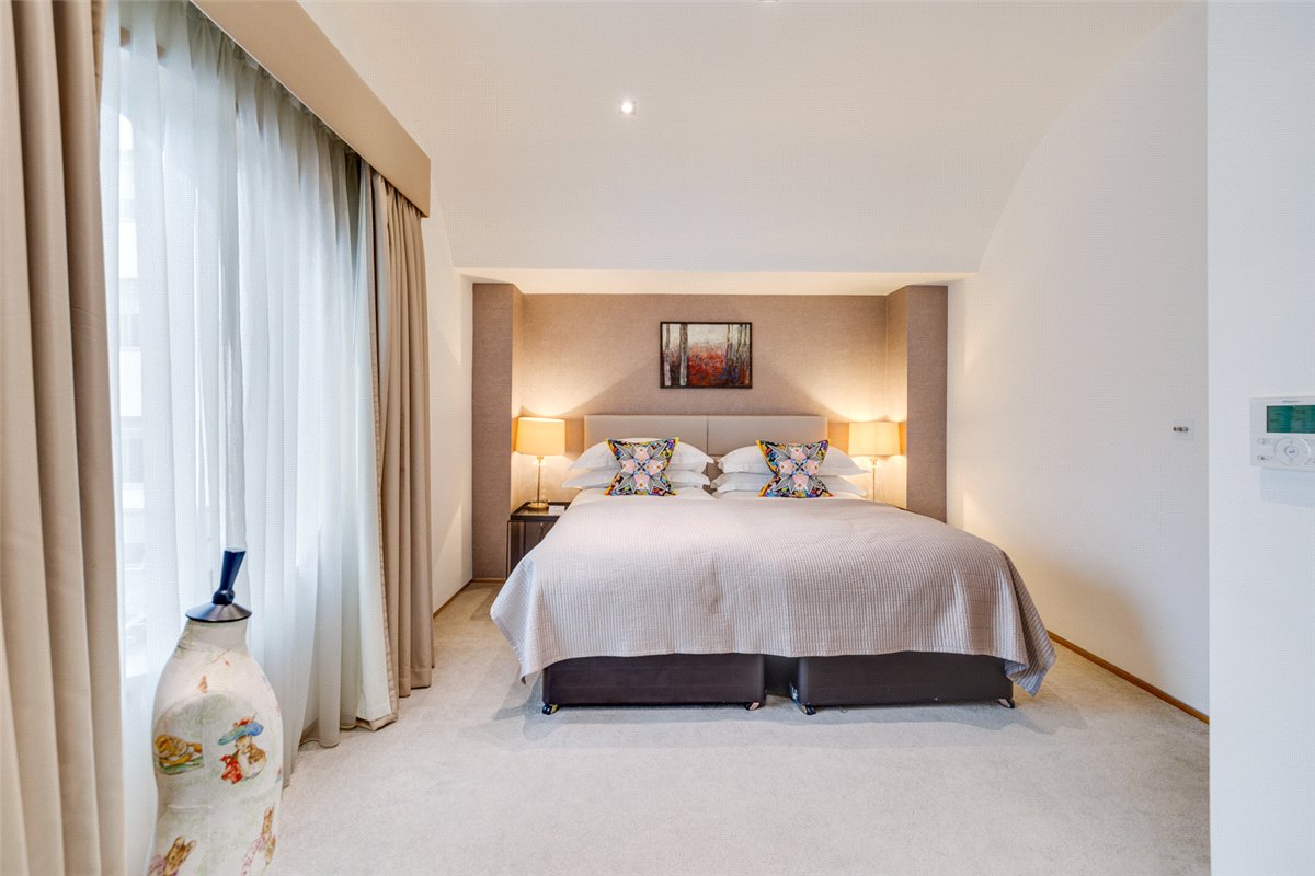 4 bedroom house, Cheval Place, Knightsbridge SW7 - Available
