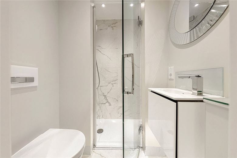  bedroom flat, Queen's Gate, South Kensington SW7