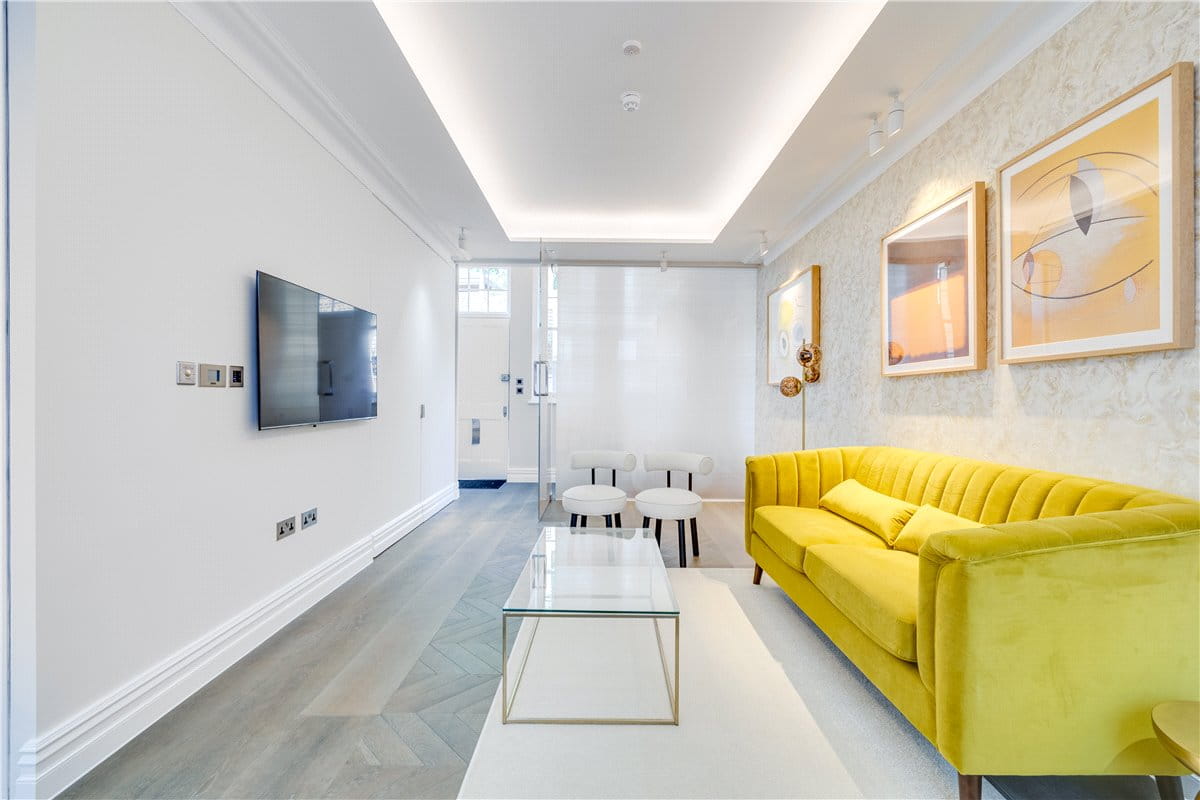 4 bedroom house, Queens Gate Mews, South Kensington SW7 - Available