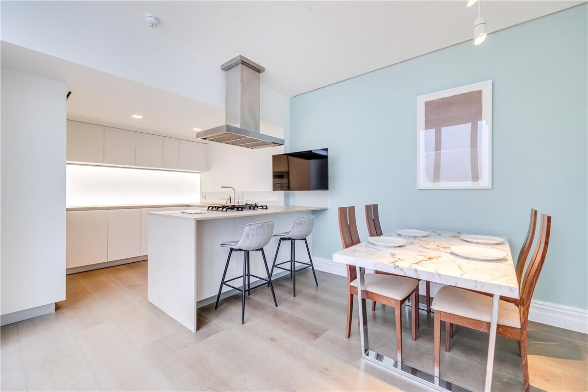 4 bedroom house, Queens Gate Mews, South Kensington SW7 - Available
