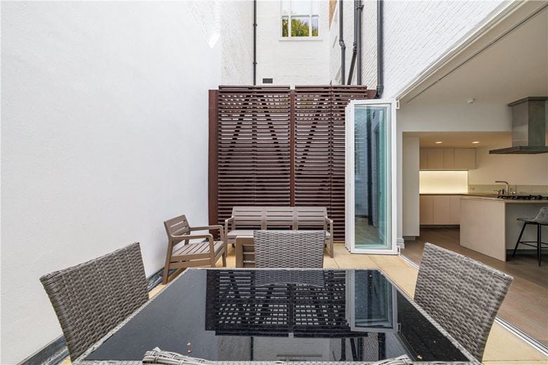 4 bedroom house, Queens Gate Mews, South Kensington SW7 - Available