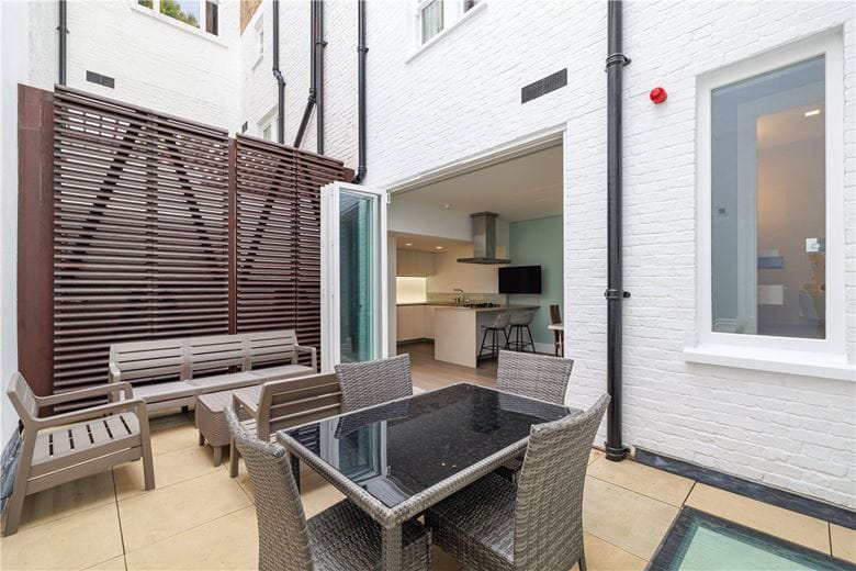 4 bedroom house, Queens Gate Mews, South Kensington SW7 - Available