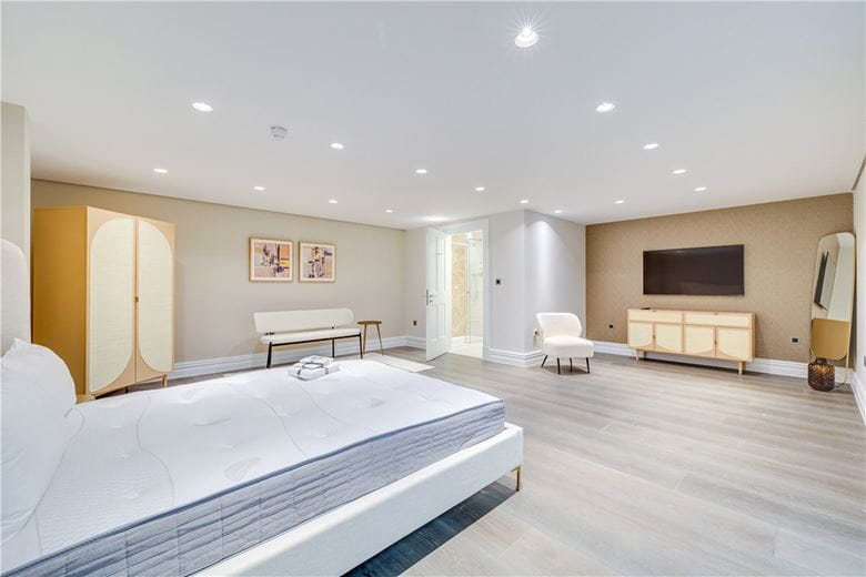 4 bedroom house, Queens Gate Mews, South Kensington SW7 - Available