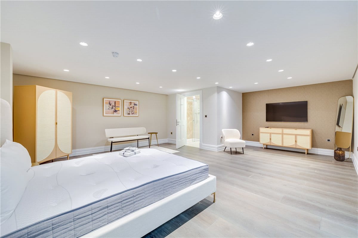 4 bedroom house, Queens Gate Mews, South Kensington SW7 - Available