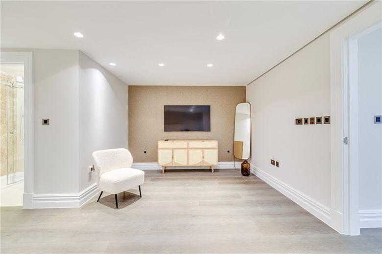 4 bedroom house, Queens Gate Mews, South Kensington SW7 - Available