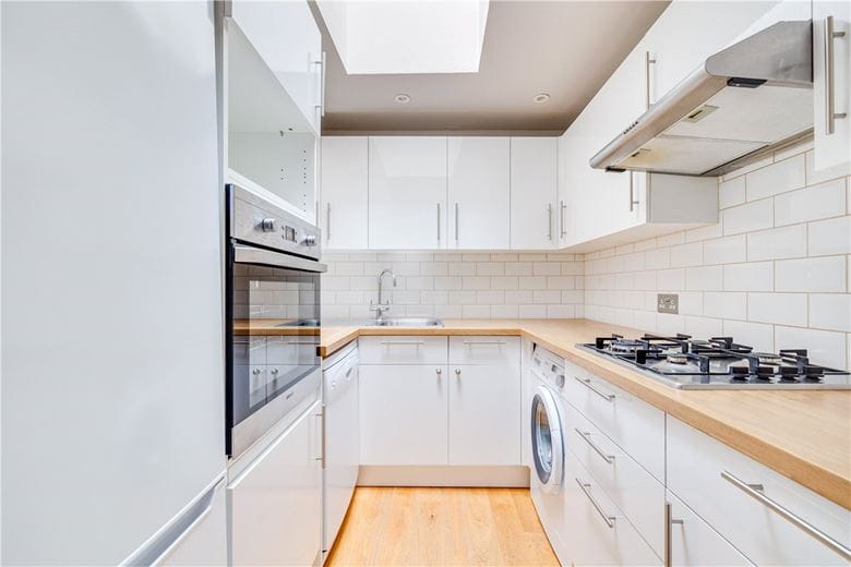 2 bedroom flat, Earls Court Square, Earls Court SW5