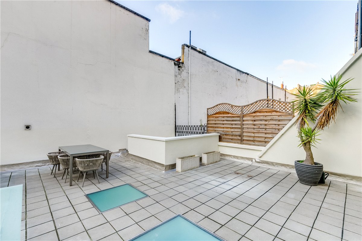 2 bedroom flat, Queen's Gate, South Kensington SW7 - Available