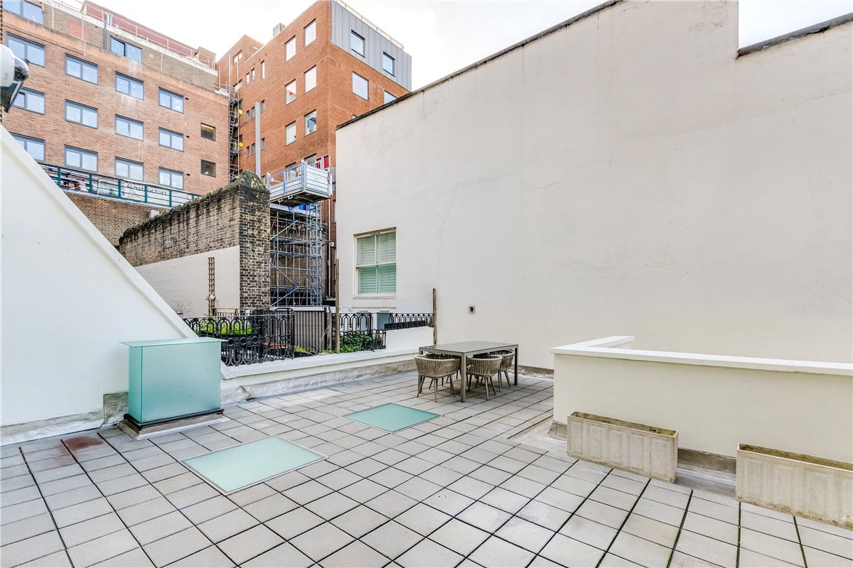 2 bedroom flat, Queen's Gate, South Kensington SW7 - Available