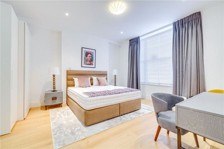 3 bedroom flat, Ennismore Gardens, Knightsbridge SW7 - Available