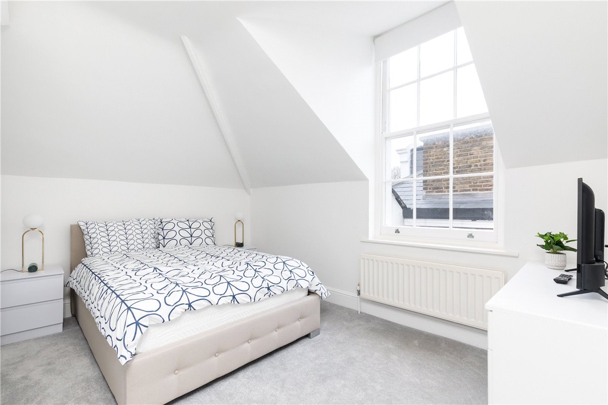 2 bedroom flat, Bolton Gardens, Earls Court SW5 - Available