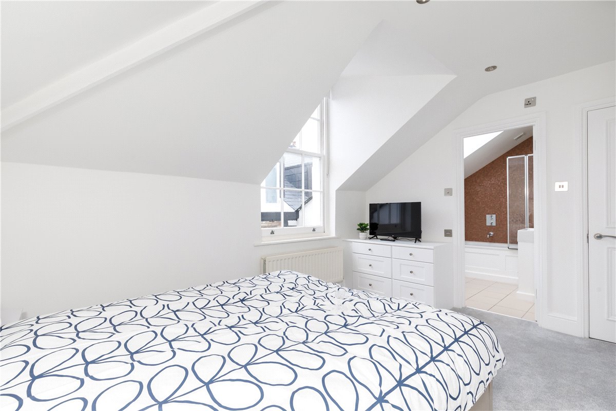 2 bedroom flat, Bolton Gardens, Earls Court SW5 - Available