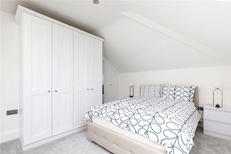 2 bedroom flat, Bolton Gardens, Earls Court SW5 - Available