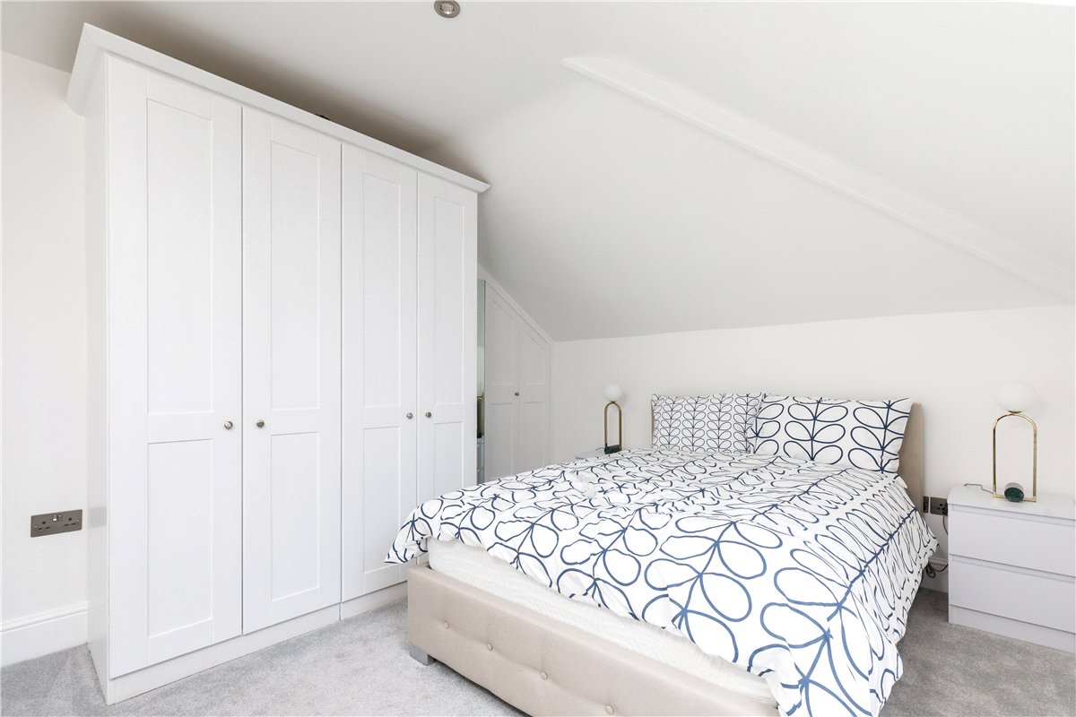 2 bedroom flat, Bolton Gardens, Earls Court SW5 - Available