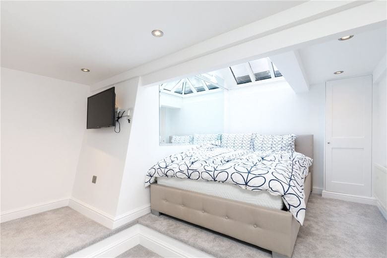 2 bedroom flat, Bolton Gardens, Earls Court SW5 - Available