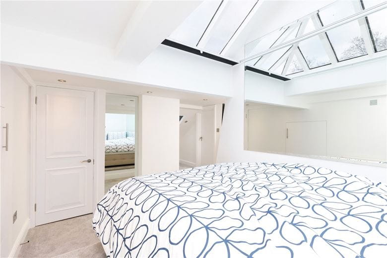 2 bedroom flat, Bolton Gardens, Earls Court SW5 - Available