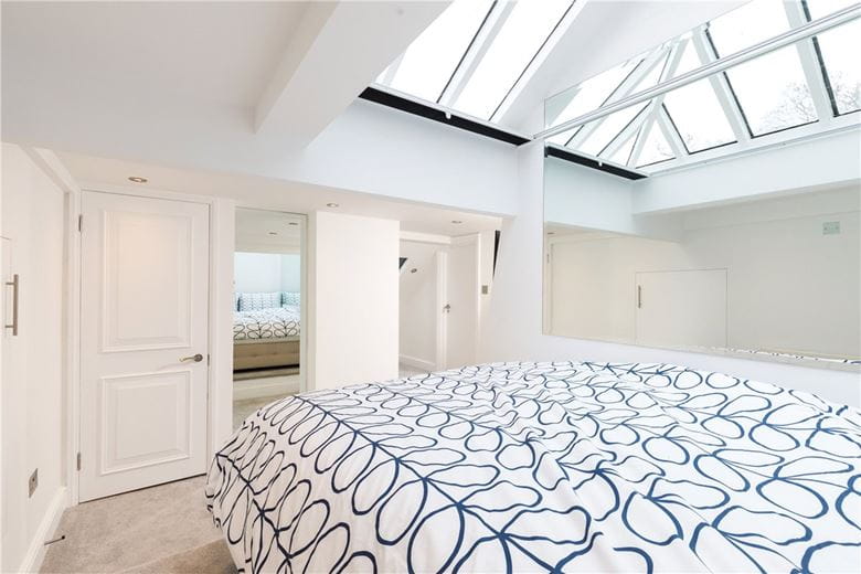 2 bedroom flat, Bolton Gardens, Earls Court SW5 - Available