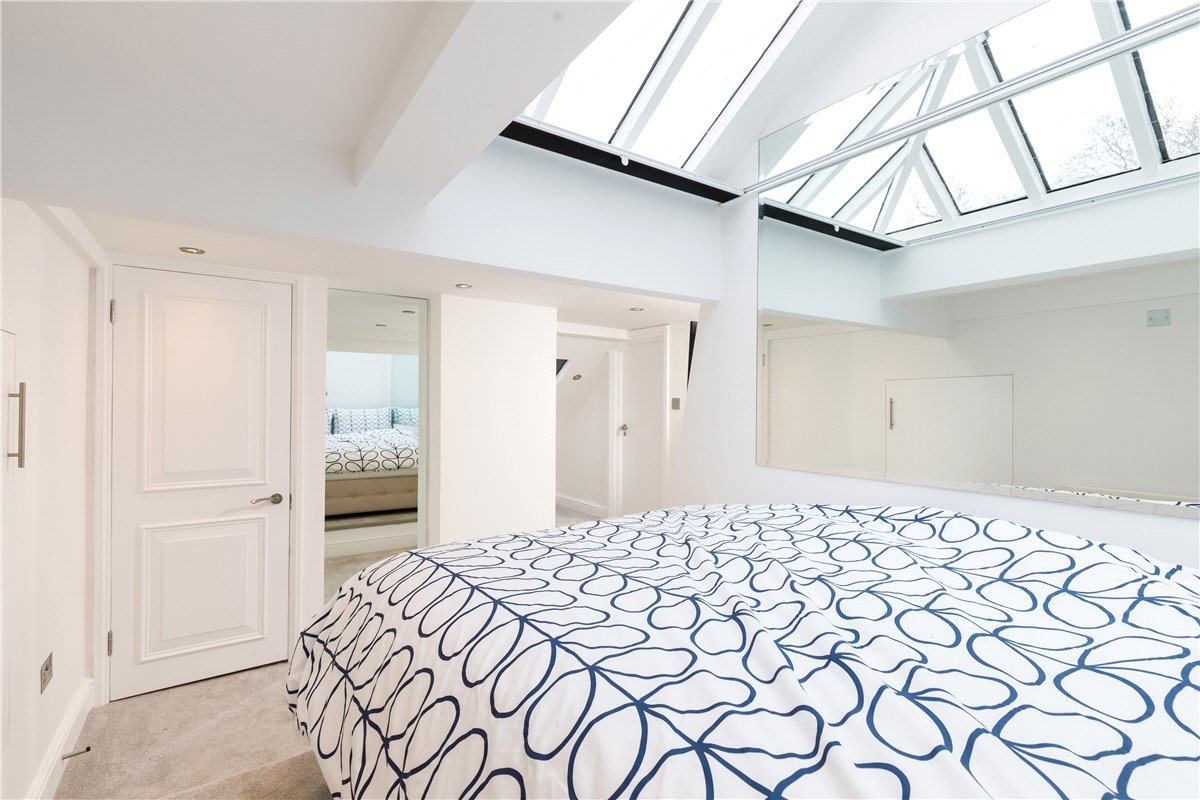 2 bedroom flat, Bolton Gardens, Earls Court SW5 - Available