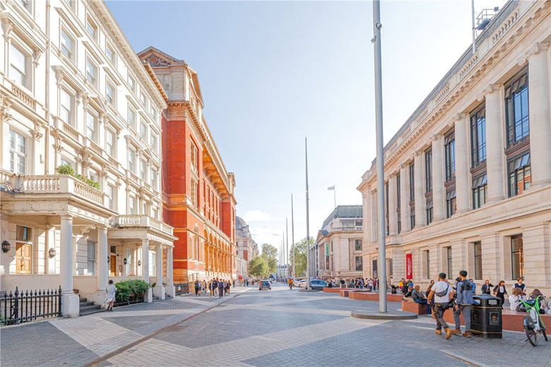 2 bedroom flat, Princes Gate, South Kensington SW7