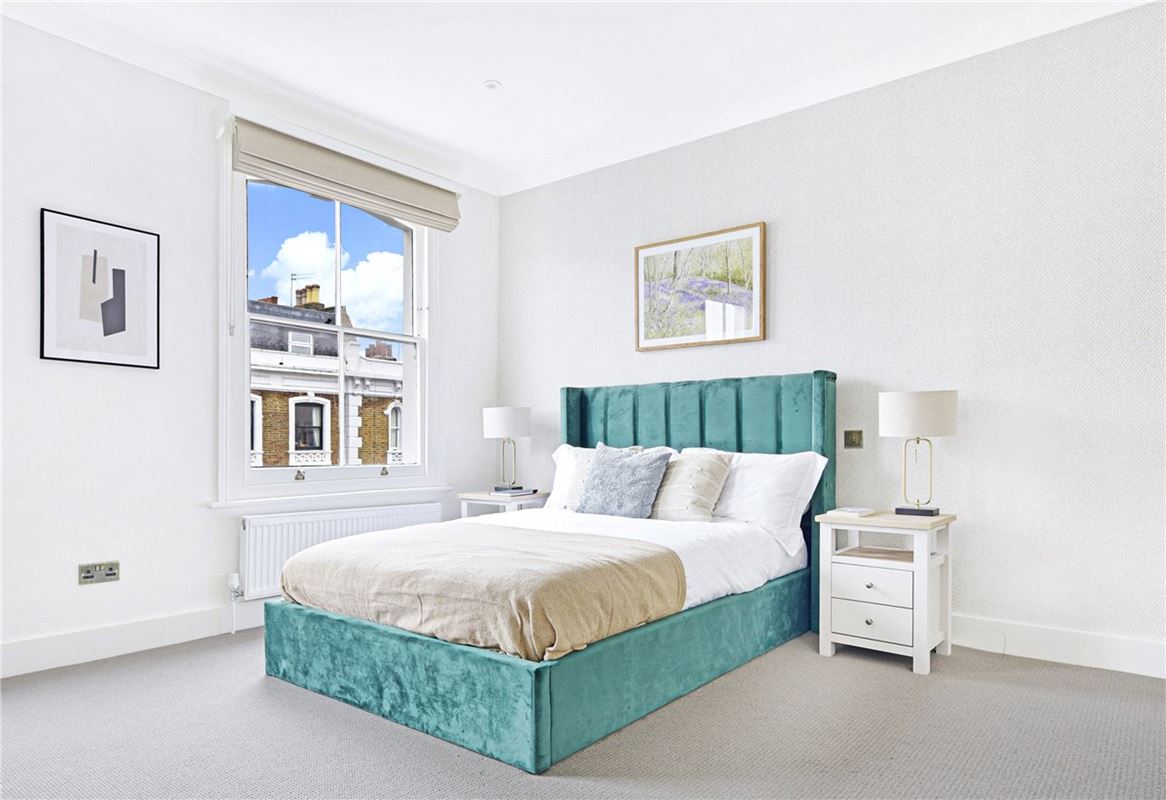 4 bedroom house, St Lawrence Terrace, North Kensington W10 - Available