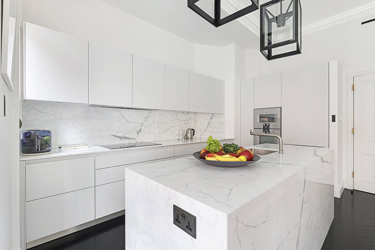 3 bedroom flat, Pont Street, Knightsbridge SW1X - Available